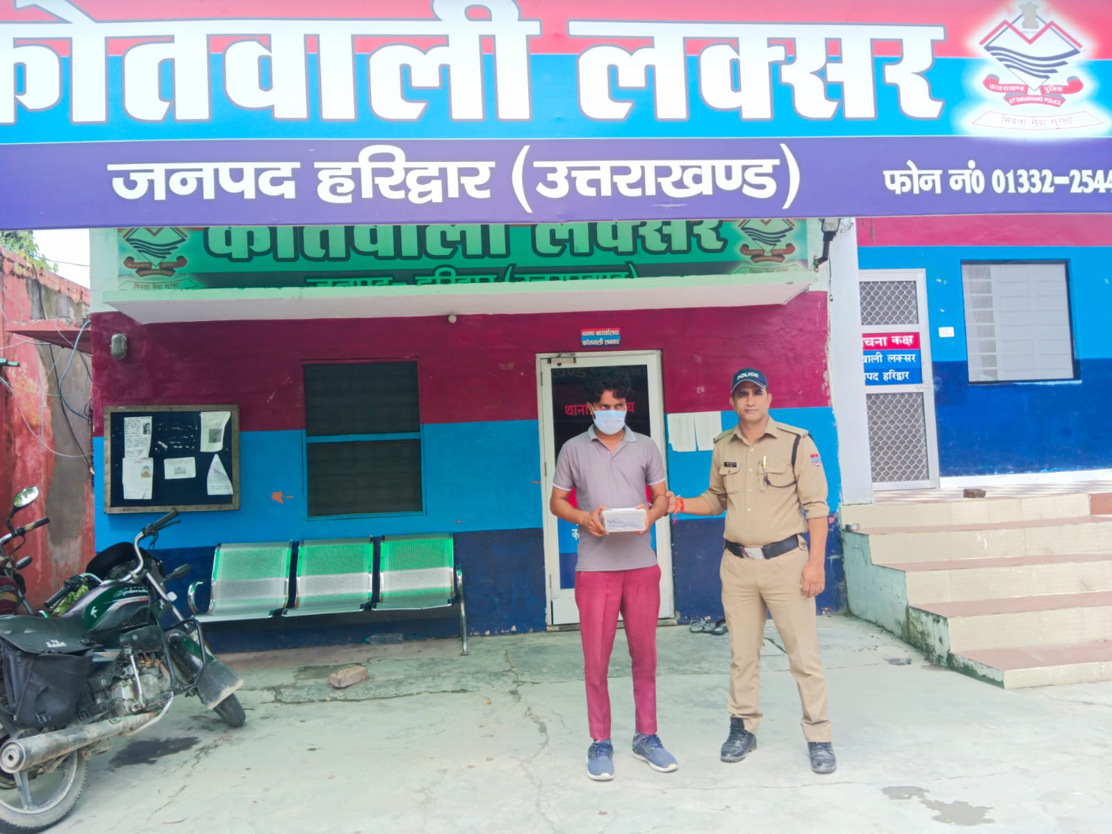 मेडिकल स्टोर की आड़ में नशे के कारोबारी को पुलिस ने नशे का सौदागर दबोचा, 108 नशीले कैप्सूल बरामद।