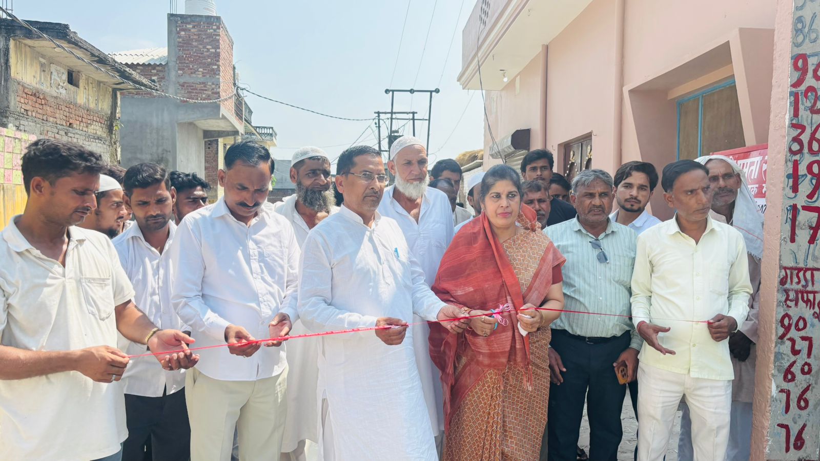 भगवानपुर विधायक ममता राकेश ने मोहितपुर गावं में फीता काटकर  सड़क का किया उद्घाटन ।