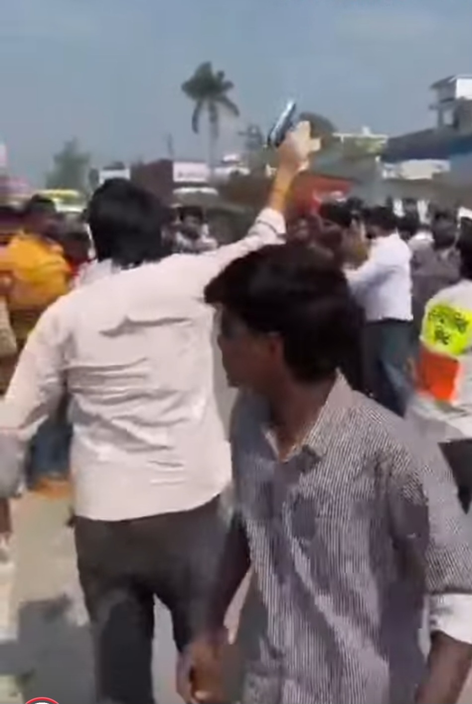 फायरिंग: पंचायत चुनाव के बाद छात्र संघ चुनाव में फायरिंग, मची अफरा -तफरी ,दहशत का माहौल बना।