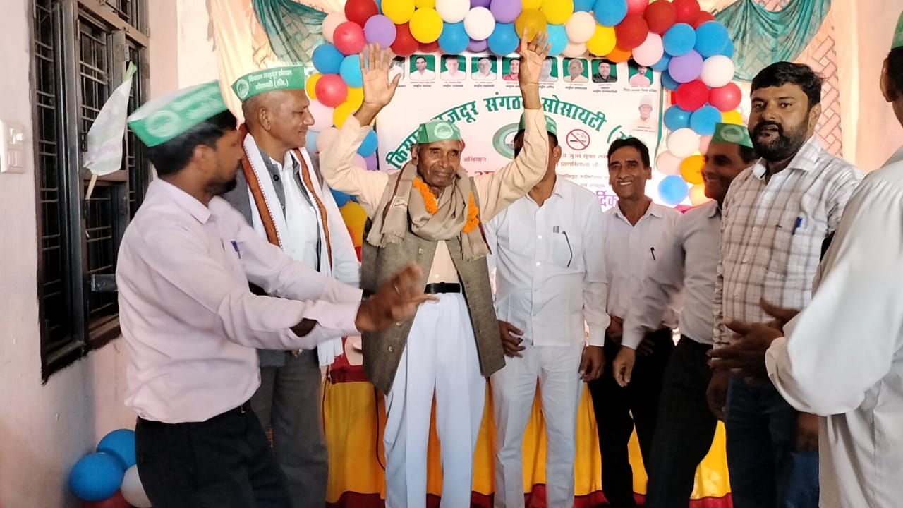 किसान मजदूर संगठन सोसायटी के जिला कार्यालय पर संगठन के संरक्षक व पूर्व उप निदेशक (शिक्षा) अतर सिंह का 83 वाँ जन्मदिन धूमधाम से मनाया गया